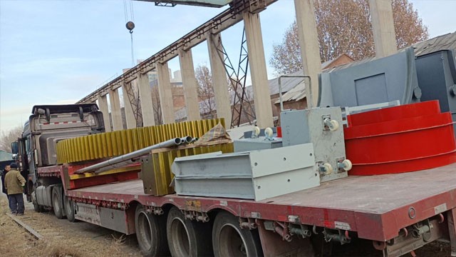 信陽鋼鐵發(fā)貨收尾